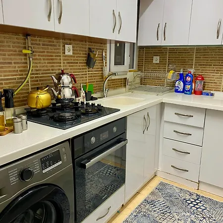 Kwatera prywatna For Rent In Fatih Stambuł